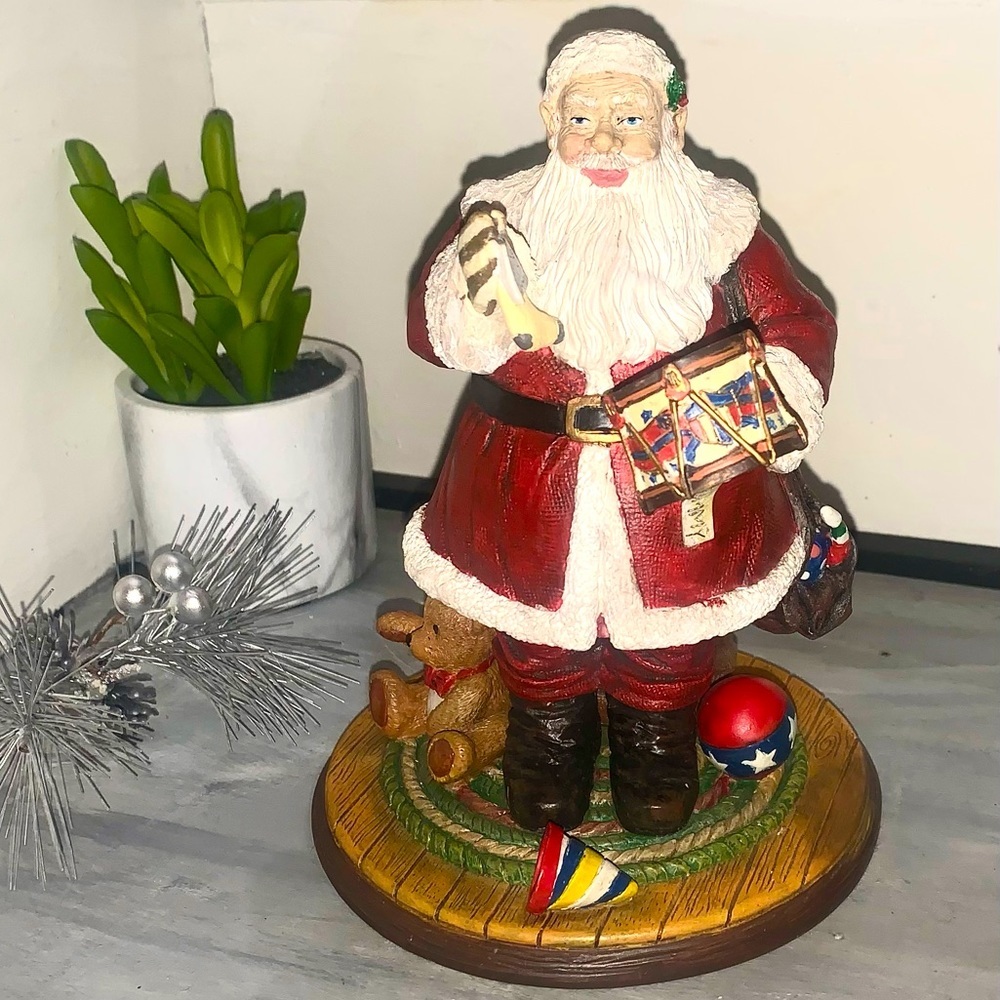 Norman Rockwell Santa Figurine “A drum for Tommy” 82471